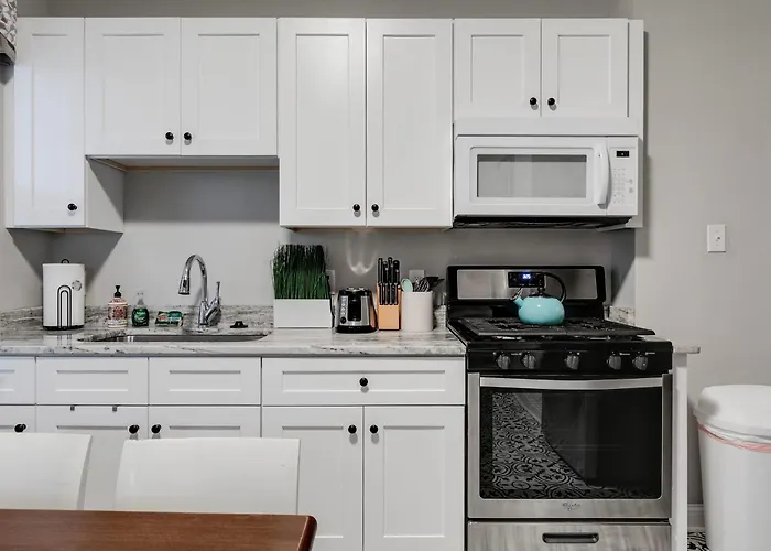 E2 Centrally Located In Carytown Fully Fenced