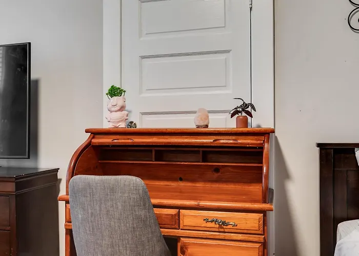 E2 Centrally Located In Carytown Fully Fenced
