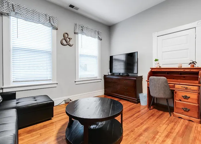E2 Centrally Located In Carytown Fully Fenced