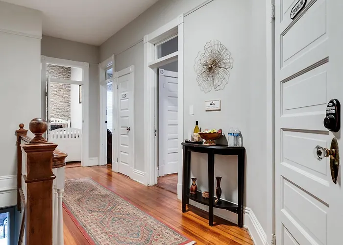 E2 Centrally Located In Carytown Fully Fenced