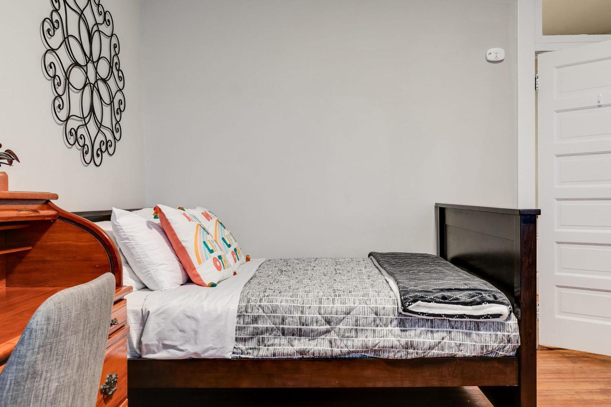 E2 Centrally Located In Carytown Fully Fenced Appartement