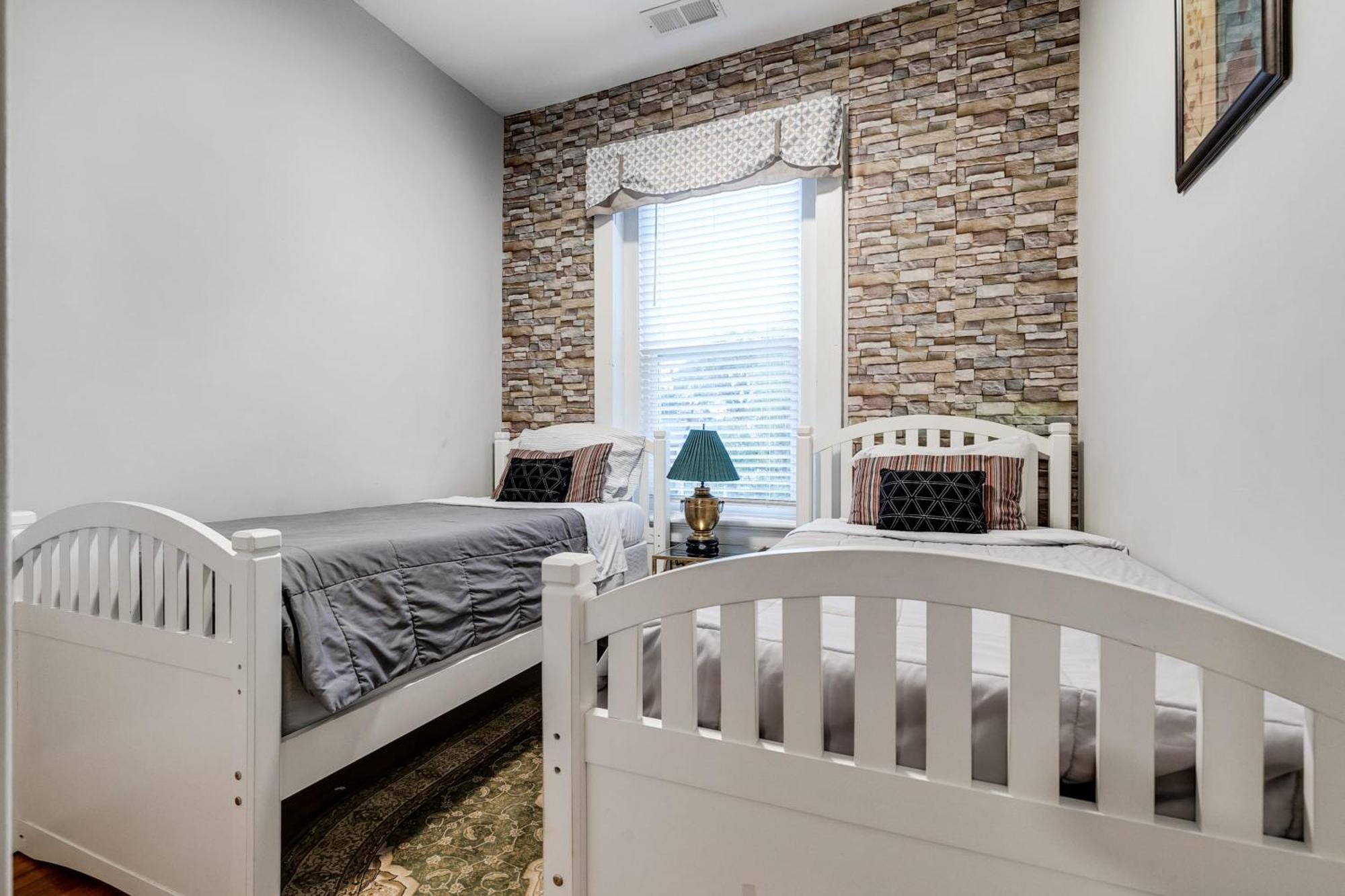 Appartement E2 Centrally Located In Carytown Fully Fenced *